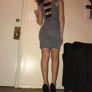 The right dress to show your curves perfectly😻